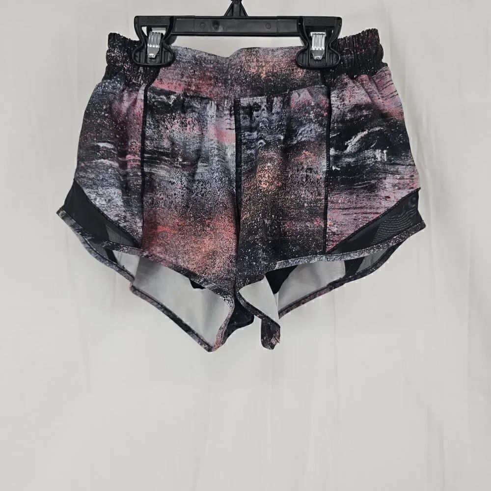 LULULEMON MULTICOLOR ABSTRACT PRINT MID-RISE RUNNING SHORTS SIZE  4 Hotty Hot
